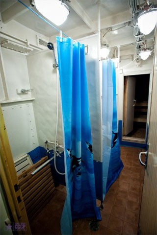 Buồng tắm trên tàu ngầm. Akula theo tiếng Nga có nghĩa là "cá mập". Ảnh: Qianlong